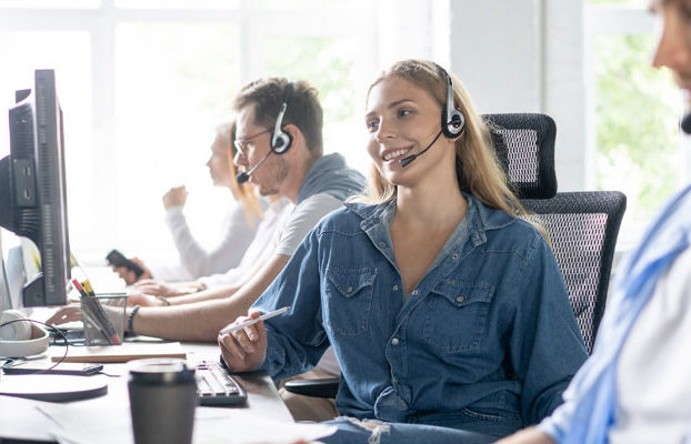 The Pros and Cons of Live Chat in a Web Design